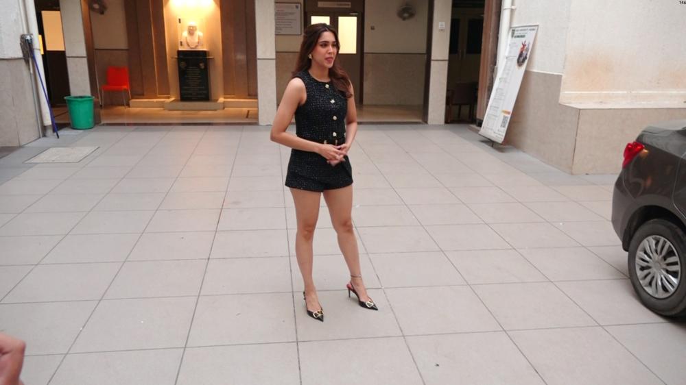 sharvari-was-spotted-at-mmk-college-in-bandra-looking-chic-and-casual-as-she-stepped-out-in-style